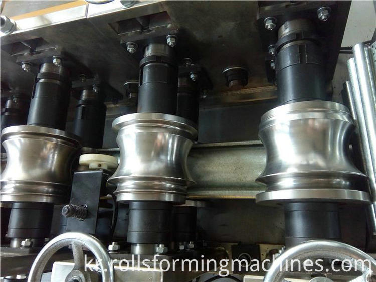 IMG_20170913_154218_gezshou roll forming machine for roller shutter slat